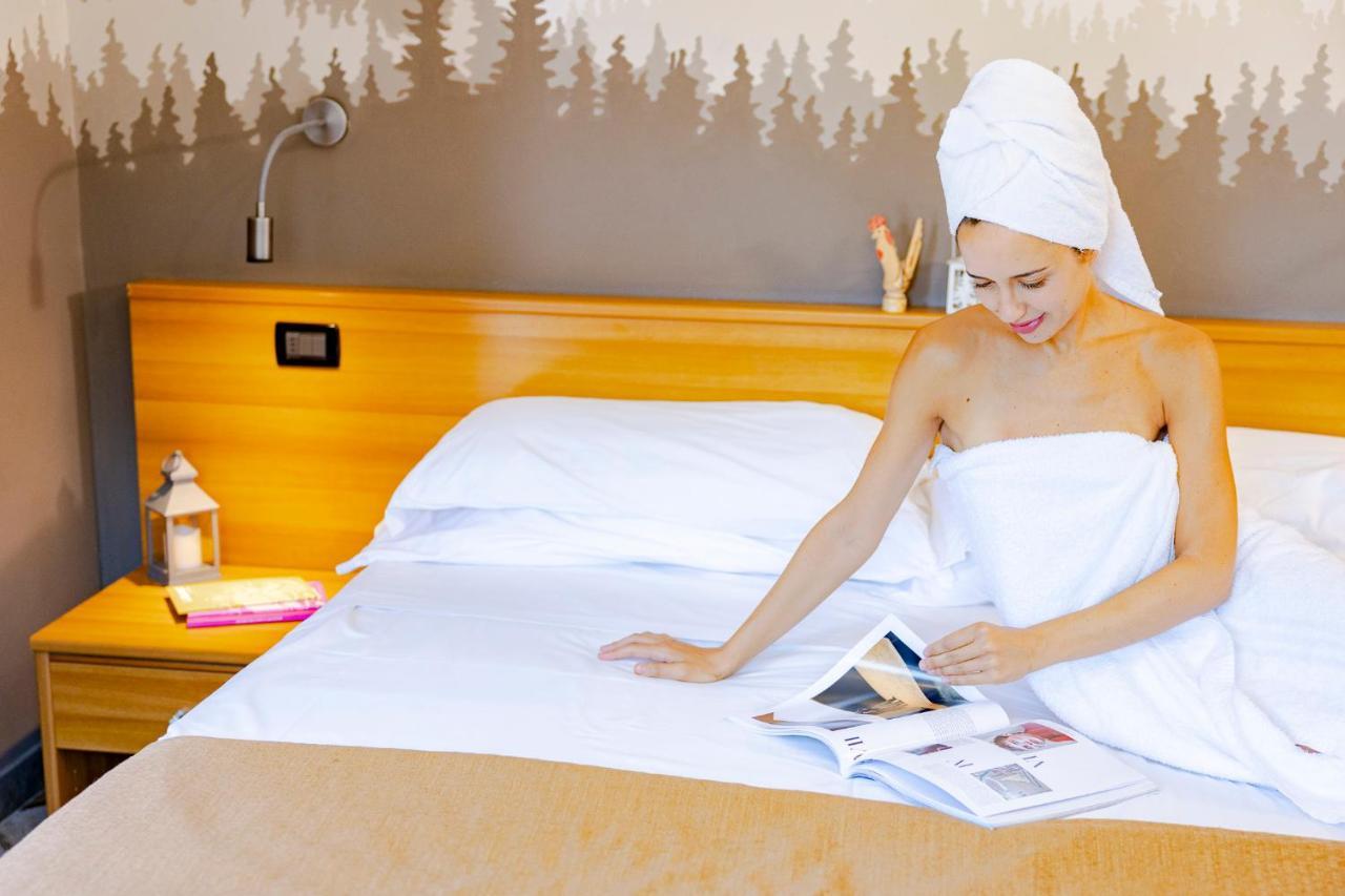 Hotel&Restaurant Armanac De Toubie Arnad エクステリア 写真