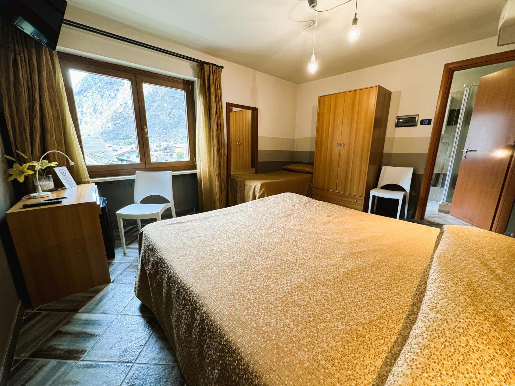 Hotel&Restaurant Armanac De Toubie Arnad エクステリア 写真