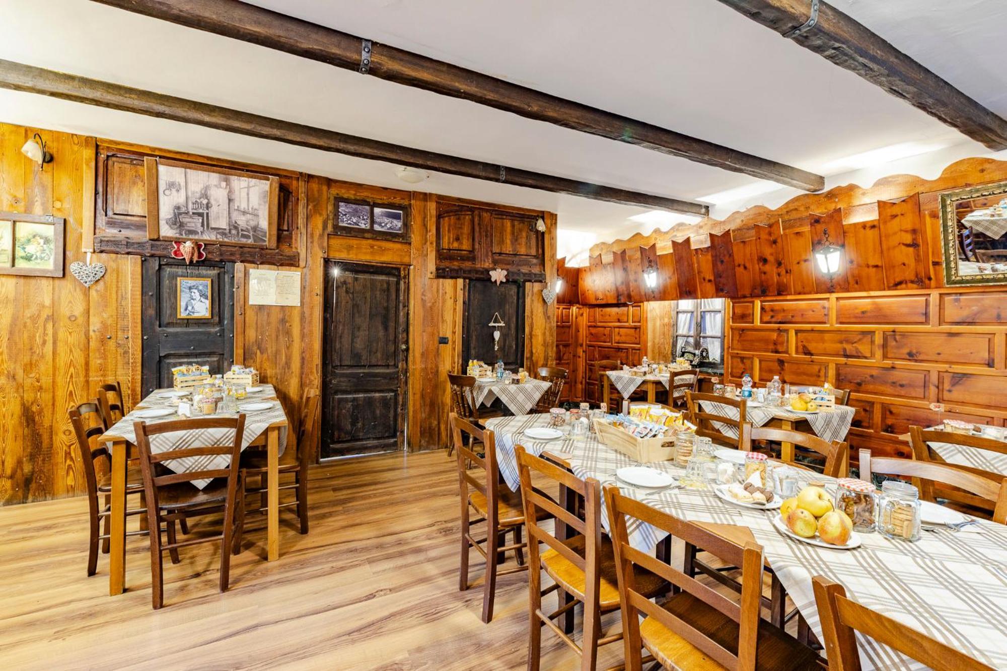 Hotel&Restaurant Armanac De Toubie Arnad エクステリア 写真