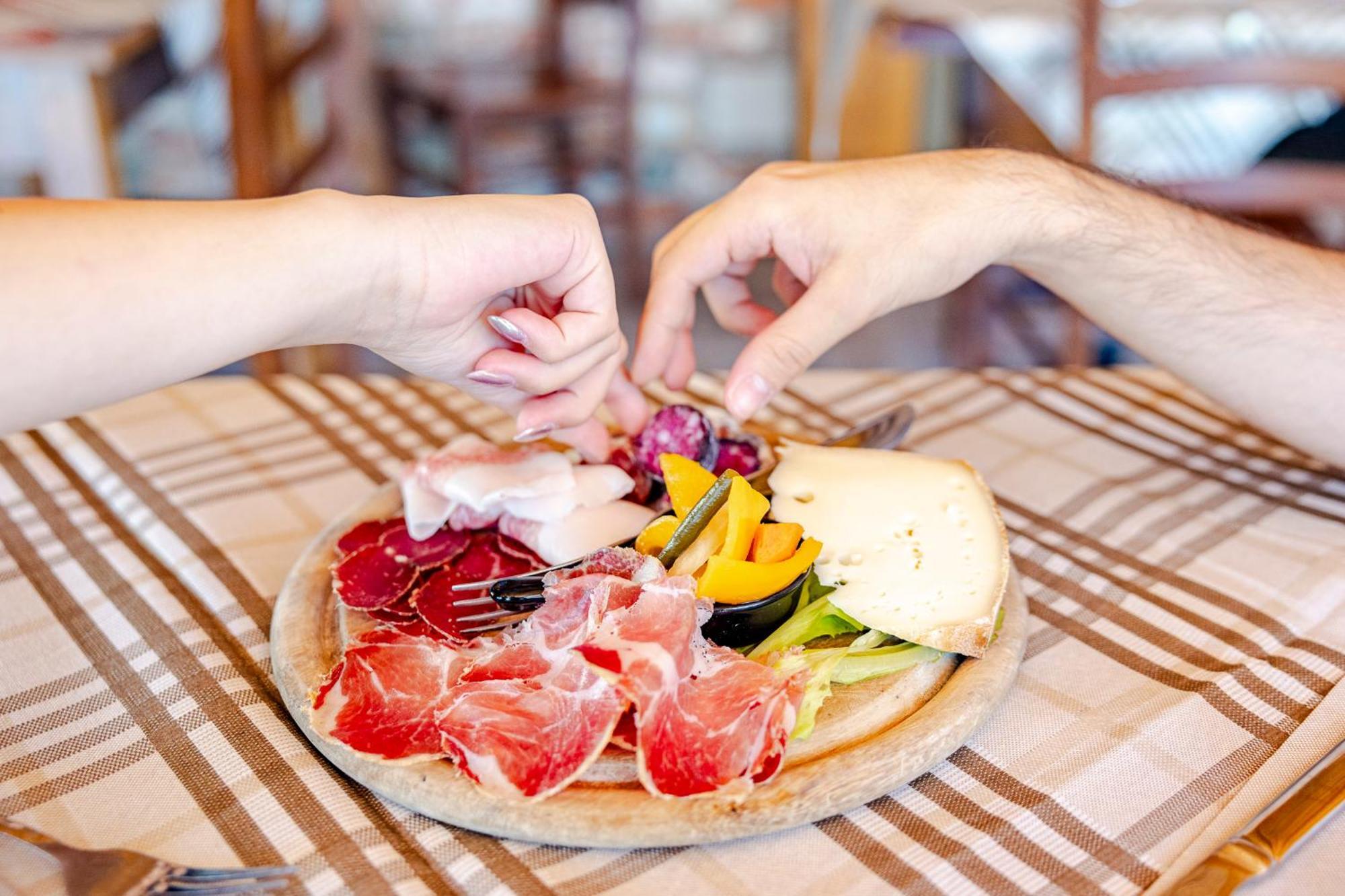 Hotel&Restaurant Armanac De Toubie Arnad エクステリア 写真