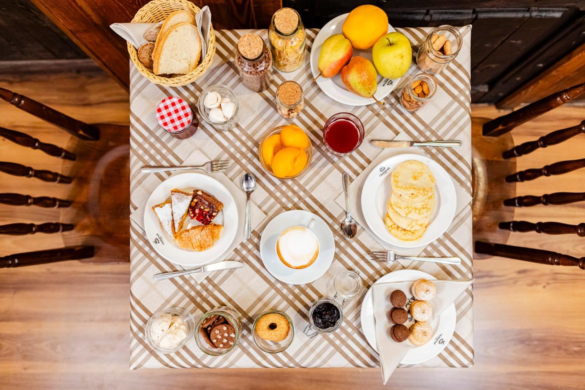 Hotel&Restaurant Armanac De Toubie Arnad エクステリア 写真