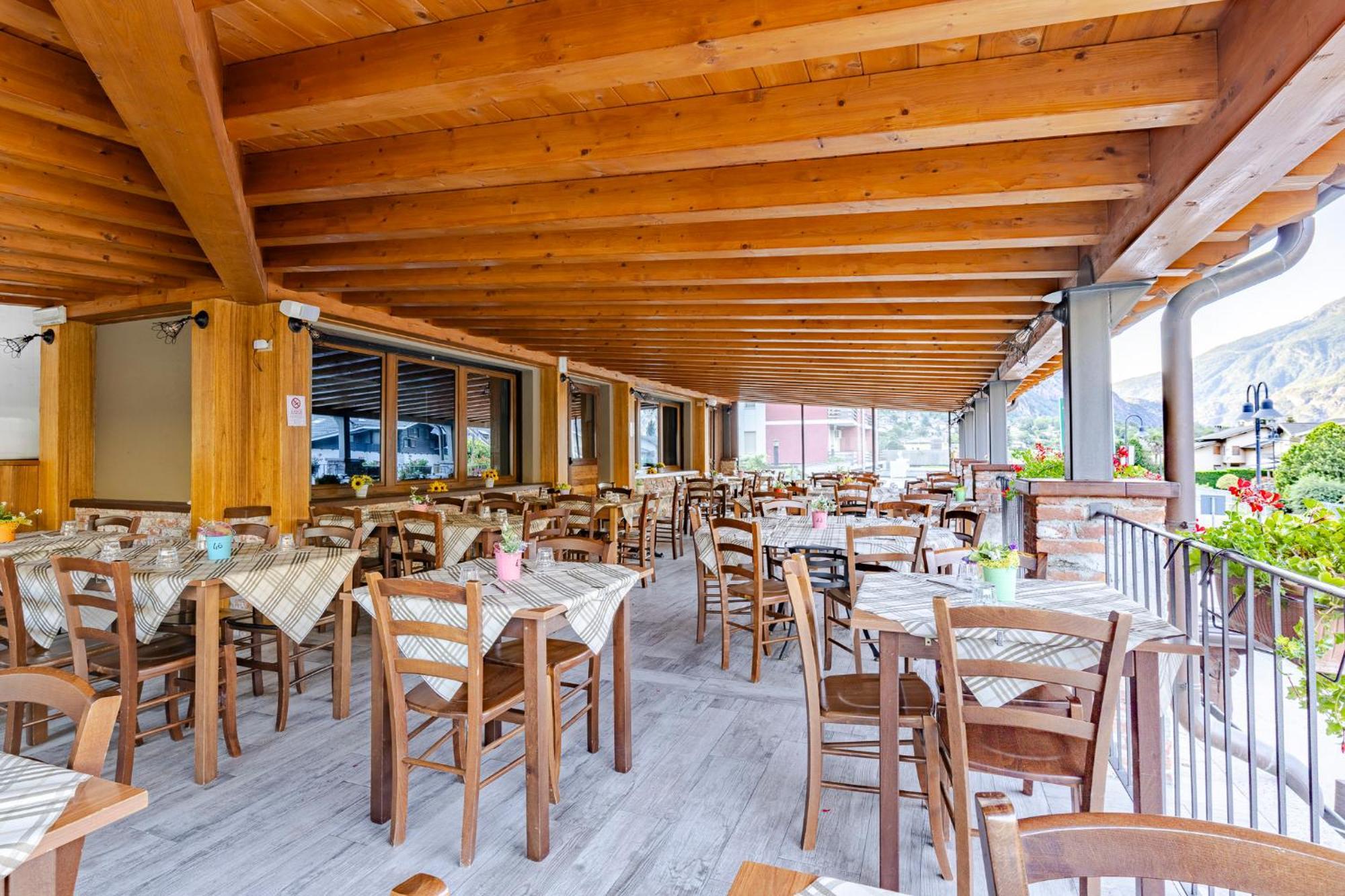 Hotel&Restaurant Armanac De Toubie Arnad エクステリア 写真