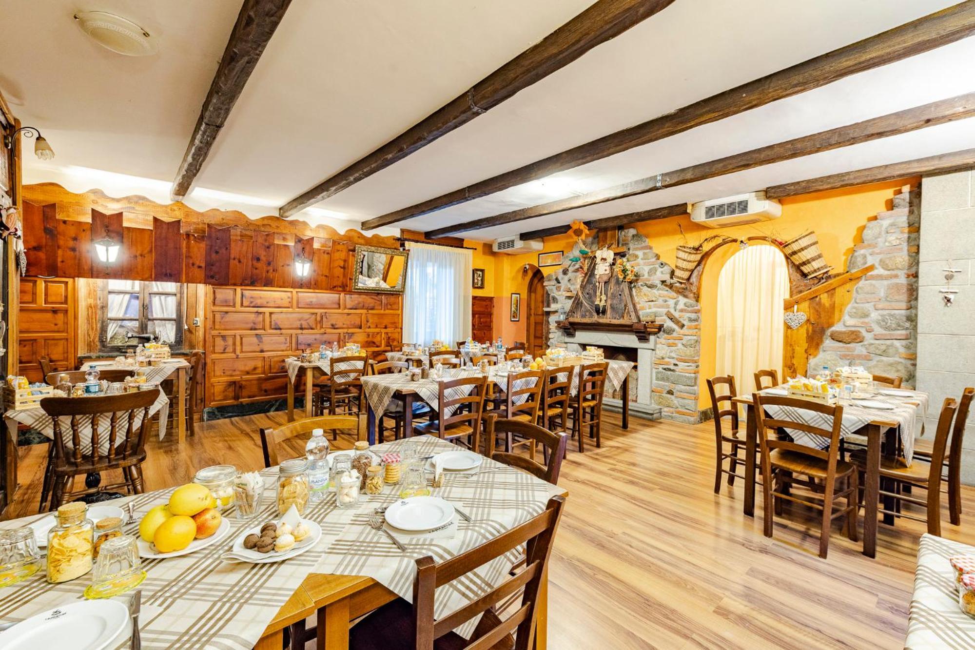 Hotel&Restaurant Armanac De Toubie Arnad エクステリア 写真
