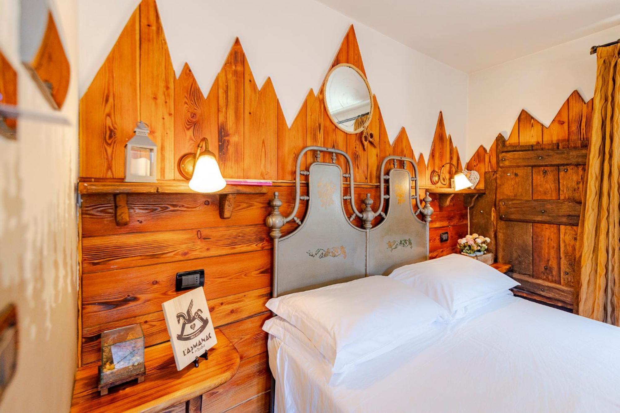 Hotel&Restaurant Armanac De Toubie Arnad エクステリア 写真