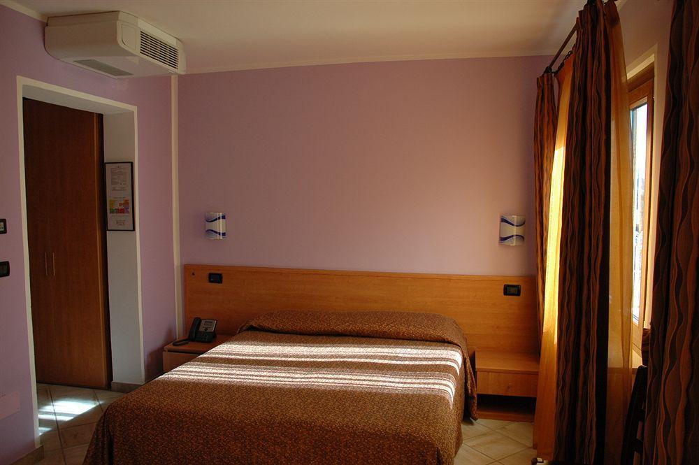 Hotel&Restaurant Armanac De Toubie Arnad エクステリア 写真