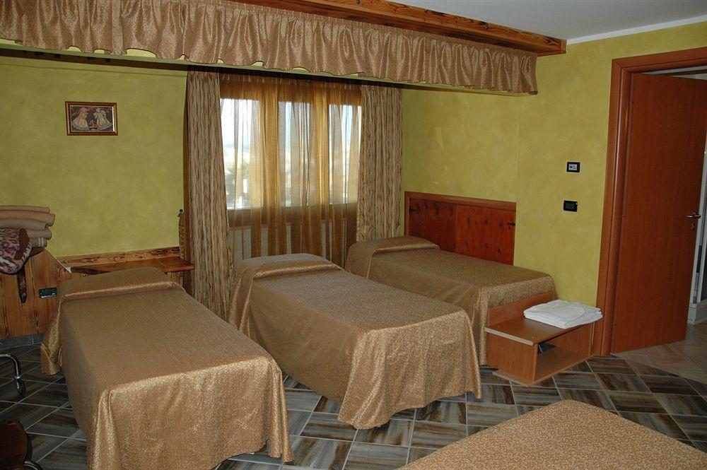 Hotel&Restaurant Armanac De Toubie Arnad エクステリア 写真