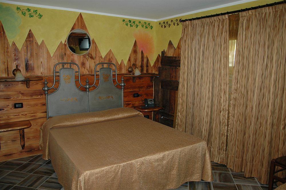 Hotel&Restaurant Armanac De Toubie Arnad エクステリア 写真